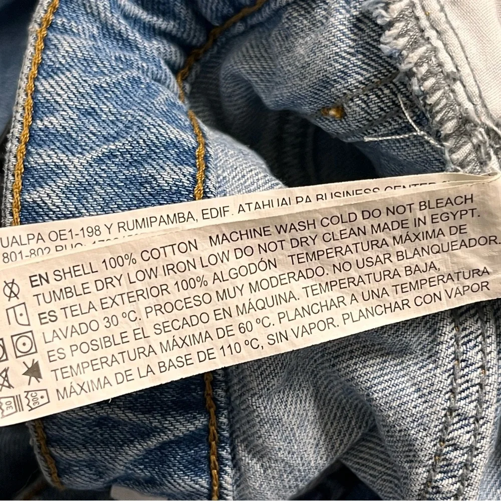 Forever21 premium light blue jeans - Picture 2 of 7